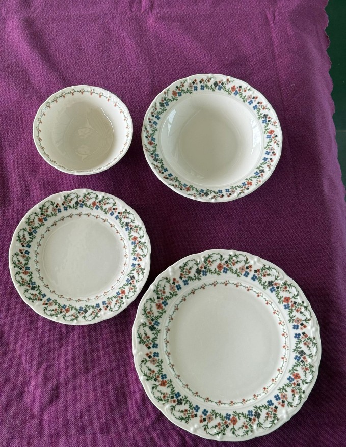 Yeşil Çiçekli Tulu Porselen 6 Kişilik 24 Parça Yemek Takımı